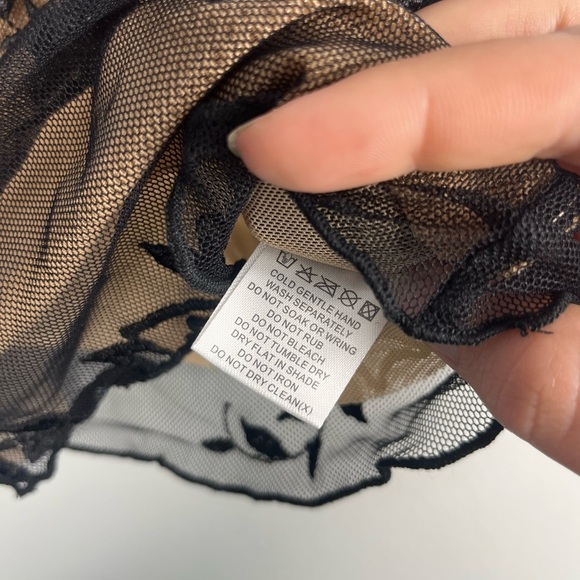 Meshki two piece  Xena Floral Embroidered crop top and skirt set size large - Picture 7 of 14